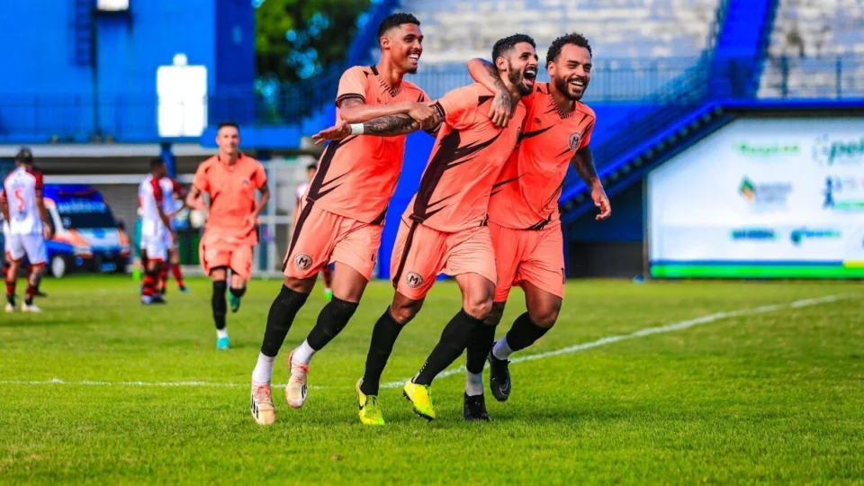 Manauara goleia o Trem e segue na liderança da Série D