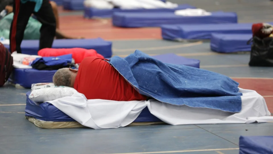 DF: diante do frio, moradores de rua terão abrigo e agasalho