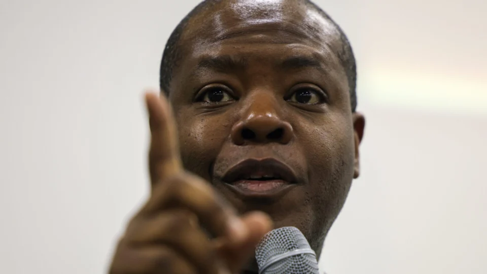 Ministro Silvio Almeida é acusado de assédio sexual