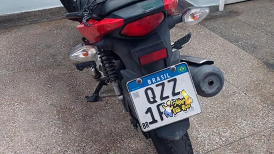 Suspeito é preso com moto com placa adulterada em Manaus