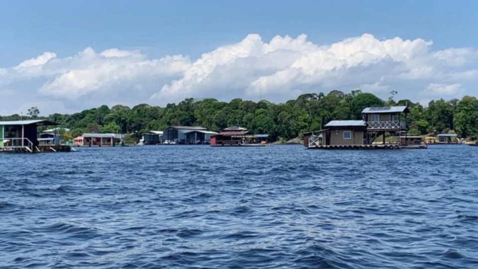 Prefeitura de Manaus pede dinheiro ao Estado e União para retirar flutuantes do Tarumã