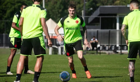Veja cenas do treino do Vasco, que pega o Juventude no Brasileiro