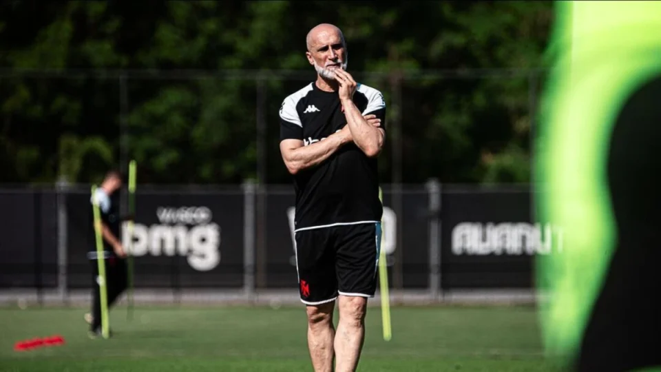 Confira imagens do treino do Vasco nesta segunda-feira (10)