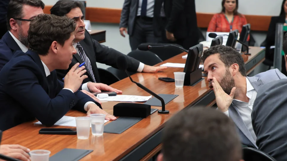 Nikolas: ‘Janones xingou minha honra’