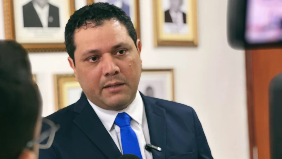 Vereador Propõe PL que Proíbe Crianças em Evento LGBTQIA+ no Acre