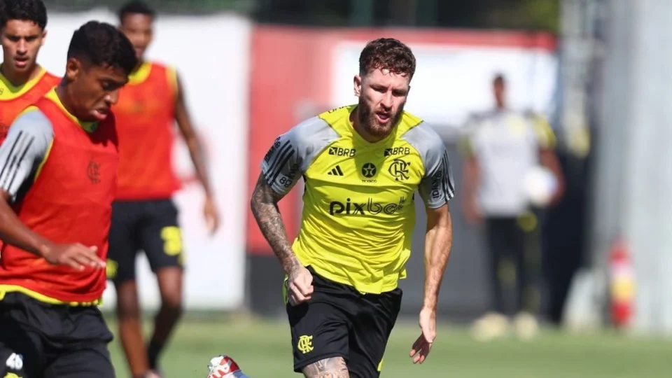 Flamengo: Léo Pereira apresenta evolução e treina com o grupo
