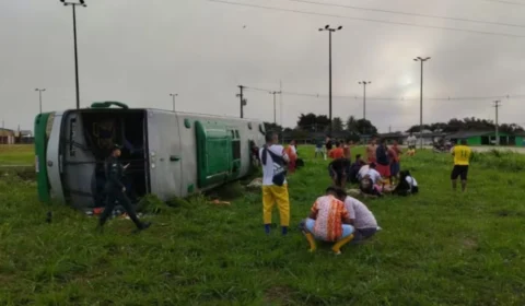 Uma pessoa ainda segue em acompanhamento hospitalar depois do tombo do ônibus em RR