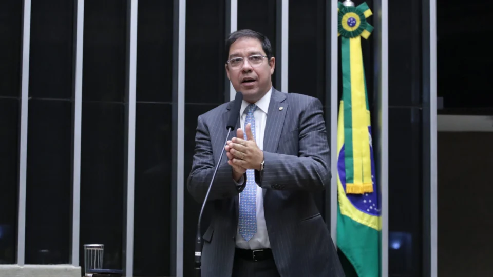 Decisão do STF sobre maconha gera bate-boca na Câmara