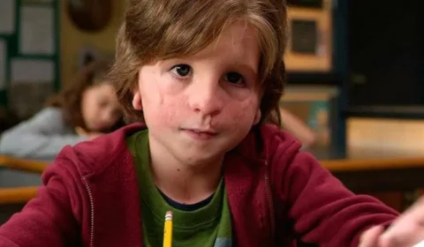 Ator de Extraordinário surge irreconhecível em fotos