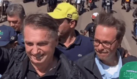 Vídeo: Bolsonaro desembarca no aeroporto de Palmas nesta sexta