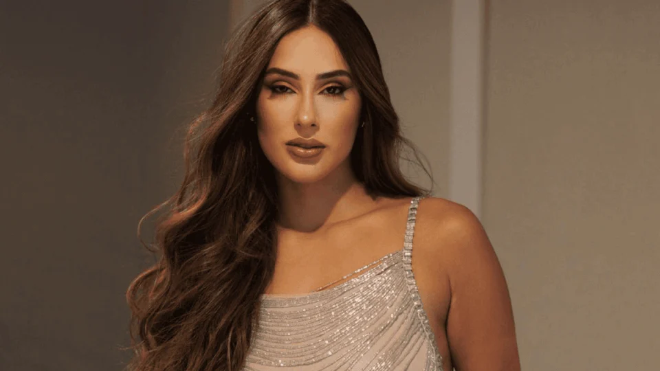 Deniziane exibe ‘antes e depois’ de corpo após cirurgias plásticas