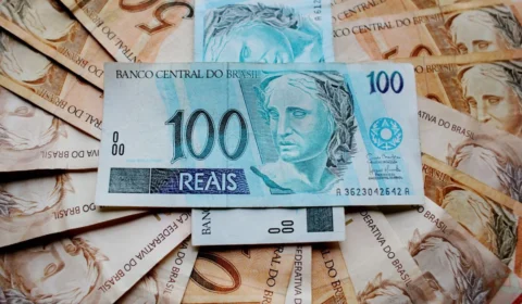 Novo valor do salário mínimo passa a vigorar hoje (1º); confira