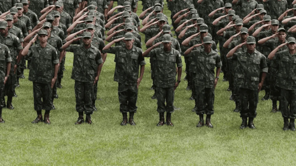 Forças Armadas permitirão alistamento feminino em 2025