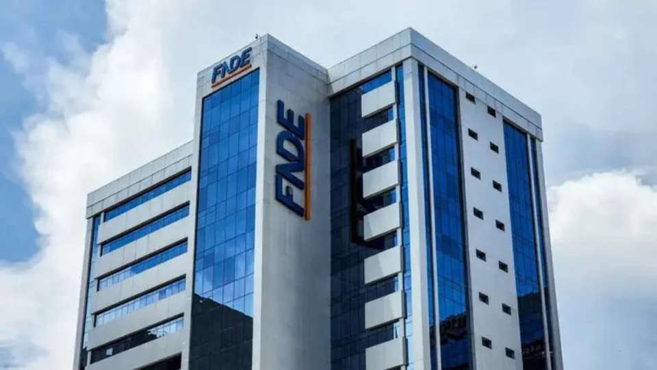 FNDE divulga concurso com 78 vagas e salário de R$6 mil; veja
