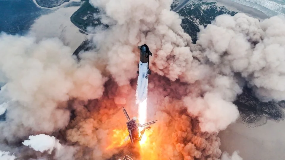 VÍDEO: Veja lançamento do maior foguete do mundo, o Starship