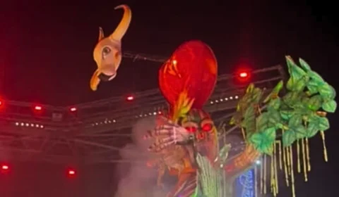 Festival de Parintins: Garantido fecha primeira noite