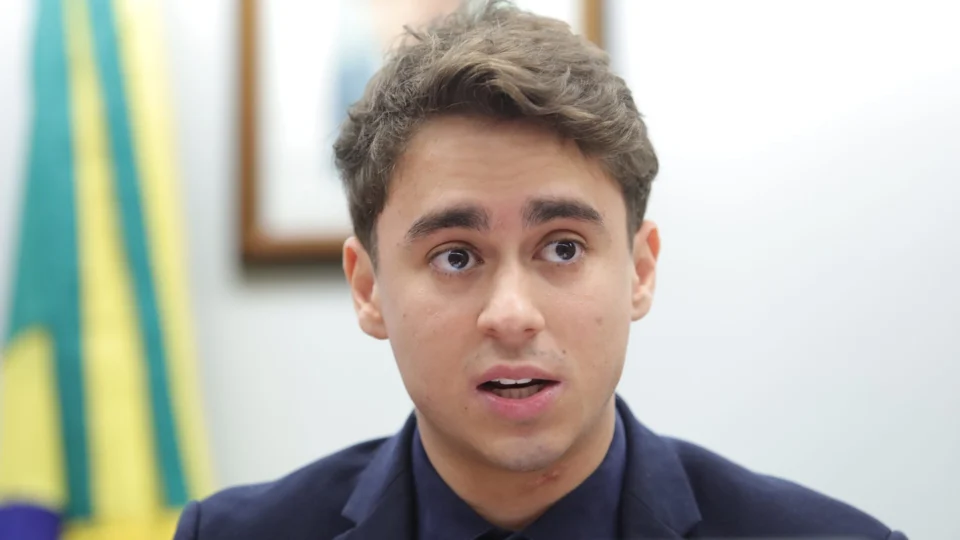 Nikolas critica saída de Falcão da seleção feminina de basquete