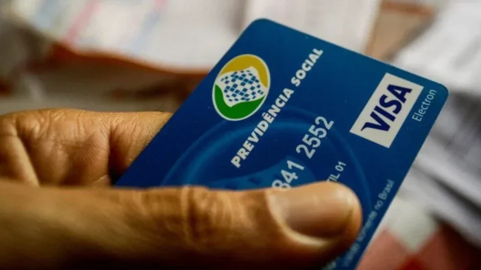 INSS paga segunda parcela do 13º a quem recebe acima do mínimo