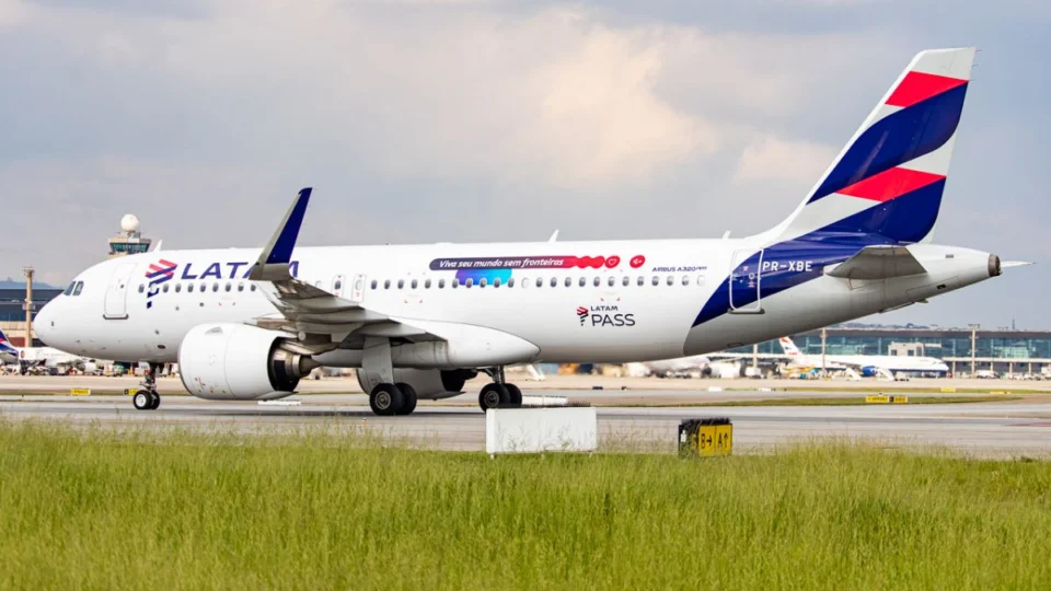 Latam é obrigada a pagar R$ 30 mil após morte de cachorro em voo
