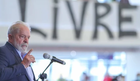 Evangélicos reprovam governo Lula; católicos aprovam