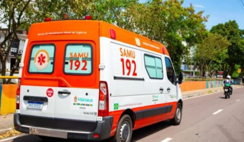 Motociclista se fere ao andar na contramão e atingir carro em Manaus