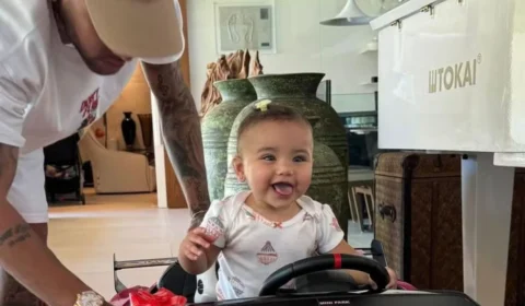Neymar dá mini Lamborghini de presente à filha Mavie; veja preço