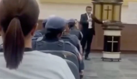 Em vídeo, Pastor prega em reunião da Polícia Militar na Igreja Universal