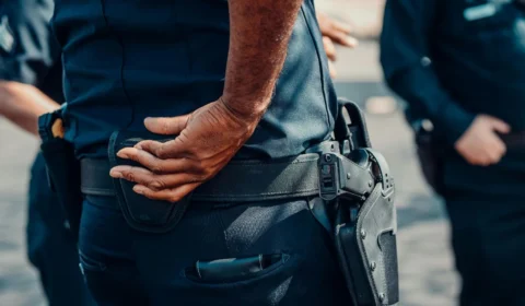 Homem é preso por ameaçar PM com faca em Cantá