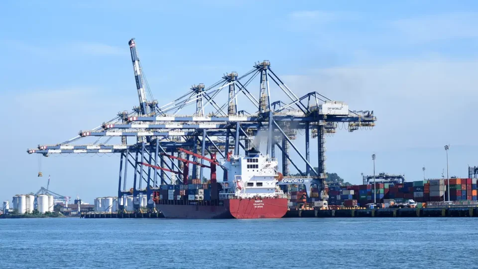 Balança comercial tem superávit de US$ 8,534 bi em maio
