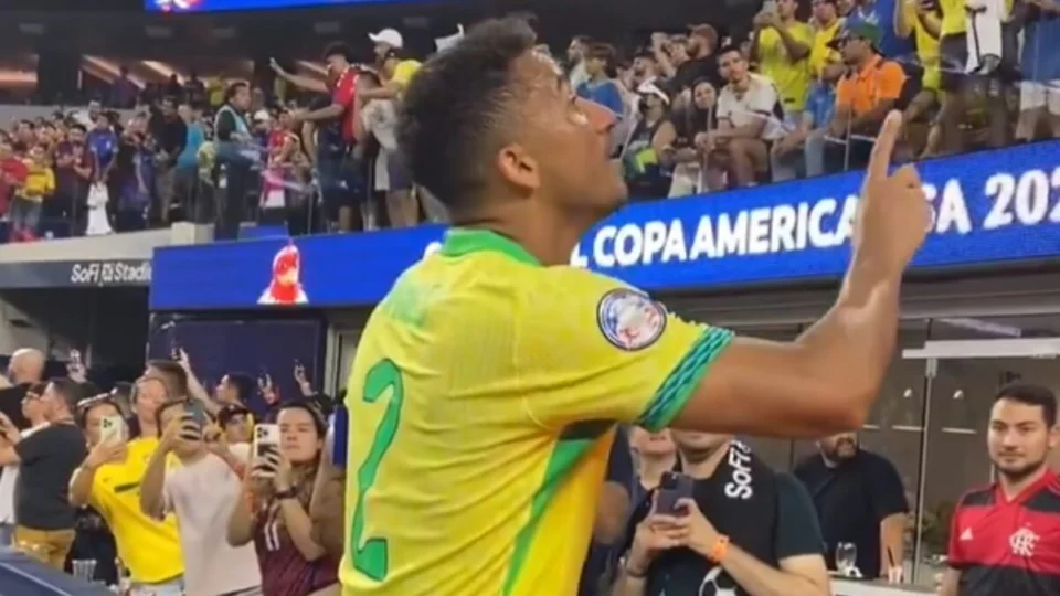 VÍDEO: capitão da Seleção Brasileira, Danilo discute com torcedor após empate contra a Costa Rica