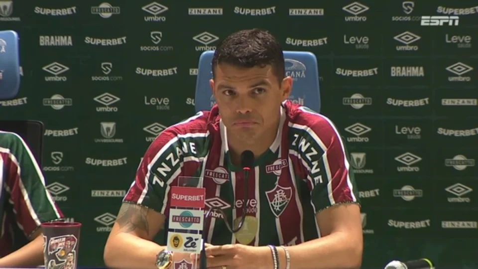 Pergunta sobre o 7 a 1 incomoda Thiago Silva na chegada ao Fluminense; assista