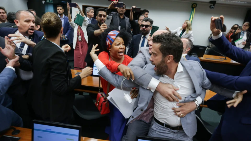 Janones chama Nikolas de ‘frouxo’, após tumulto na Câmara