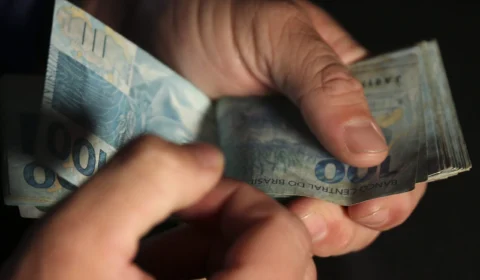 Brasileiros ainda têm R$ 8,16 bi de valores a receber; saiba como conferir