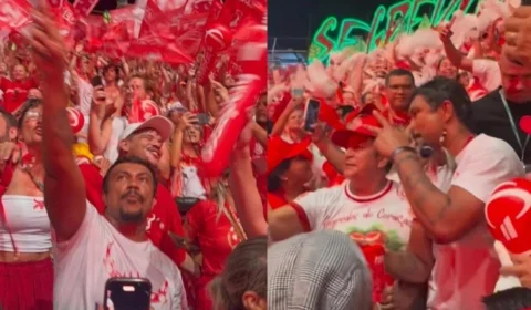 Xamã é visto no meio da galera do Garantido no Festival de Parintins