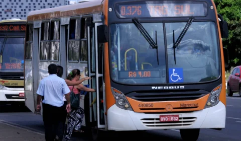 Sindicato orienta cobradores a continuar aceitando dinheiro no ônibus