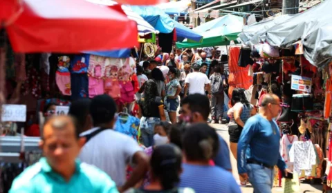 Antecipação do 13º salário beneficia 109 mil servidores no AM