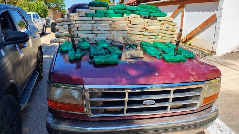 Homem é preso com mais de 90kg de cocaína em Araguaçu