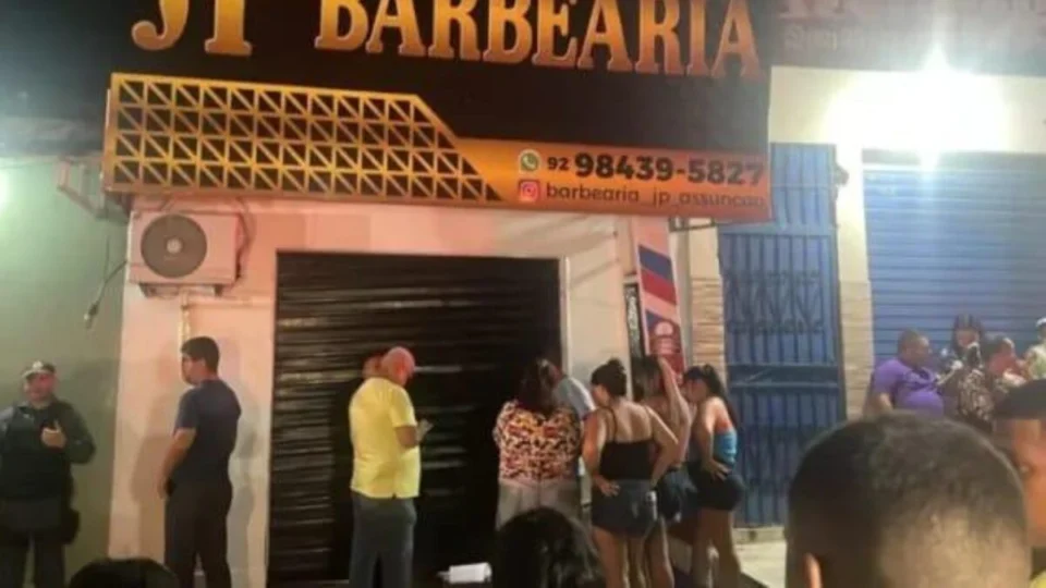 Homem é morto a tiros enquanto cortava cabelo na barbearia em Manaus