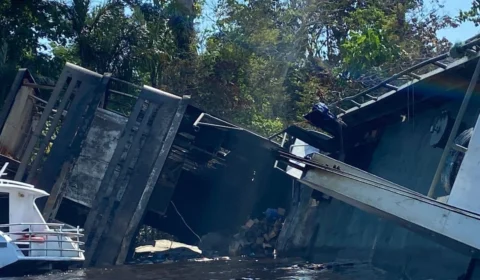 Veja imagens de como ficou barco após incêndio no Amazonas