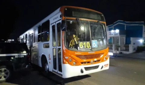 Suspeito de assalto é espancado por passageiros em Manaus