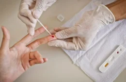 Farmácias são orientadas a realizar testes rápidos para HIV e sífilis