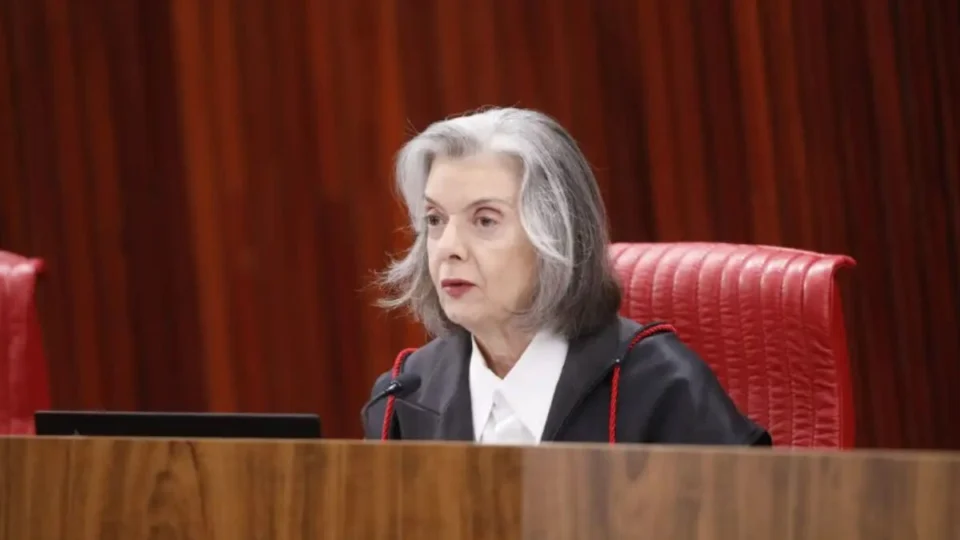 Candidatura de Kamala Harris traz repercussão para causa feminina, diz Cármem Lúcia 