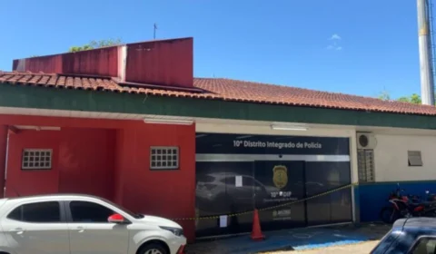 Delegacia é invadida e grupo rouba algemas, munições e computadores em Manaus