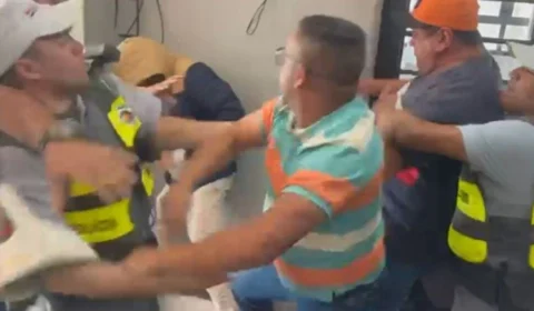 Familiares de vítima agride condutor de Porsche em delegacia