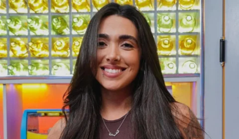 Ex-BBB Giovanna visita bairro Compensa em Manaus após convite