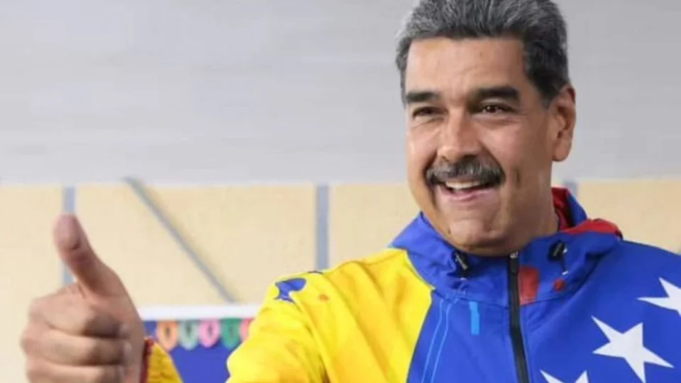 Maduro entrega atas eleitorais à Justiça da Venezuela