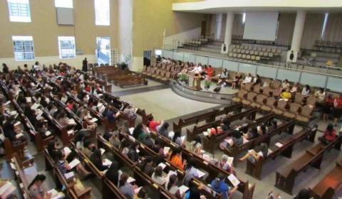 Pastor é flagrado com “irmã” em motel e renuncia ao cargo