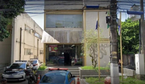 Dois jovens são encontrados mortos dentro de carro em Itaguaí (RJ)