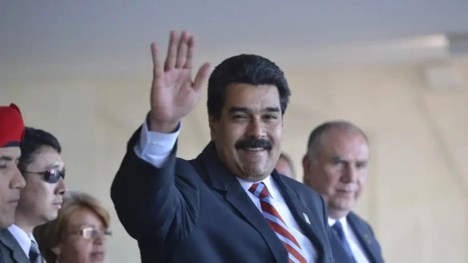 Maduro é reeleito presidente da Venezuela com 51,2% dos votos