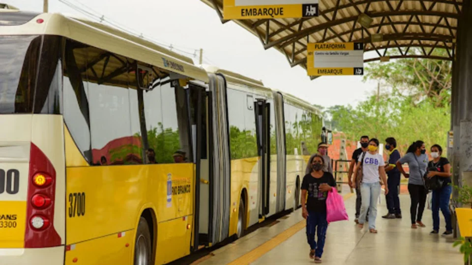 Justiça determina busca e apreensão de ônibus na capital do Acre